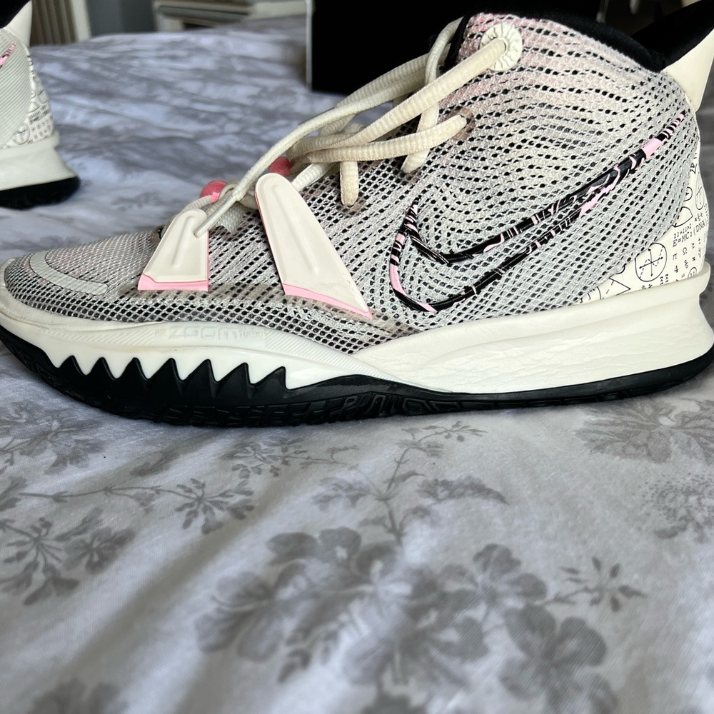 Nike Kyrie 7 Basketball shoes